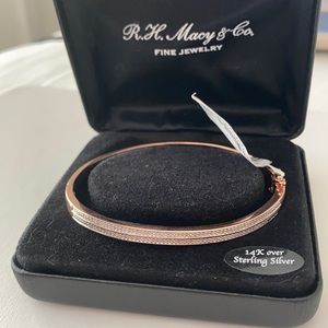 NWT Rose Gold and Diamond bangle